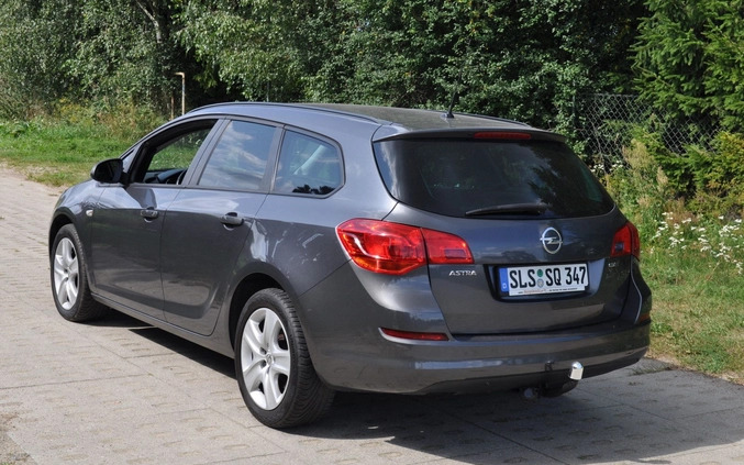 Opel Astra cena 21900 przebieg: 279000, rok produkcji 2011 z Sieradz małe 172